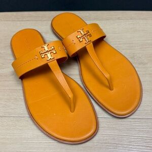 Tory Burch Everly Calf Leather Flat Thong Sandal In Tan Calf Leather, SIZE 10 US